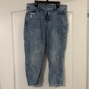 Time and Tru Women's Light Blue Cropped Jeans